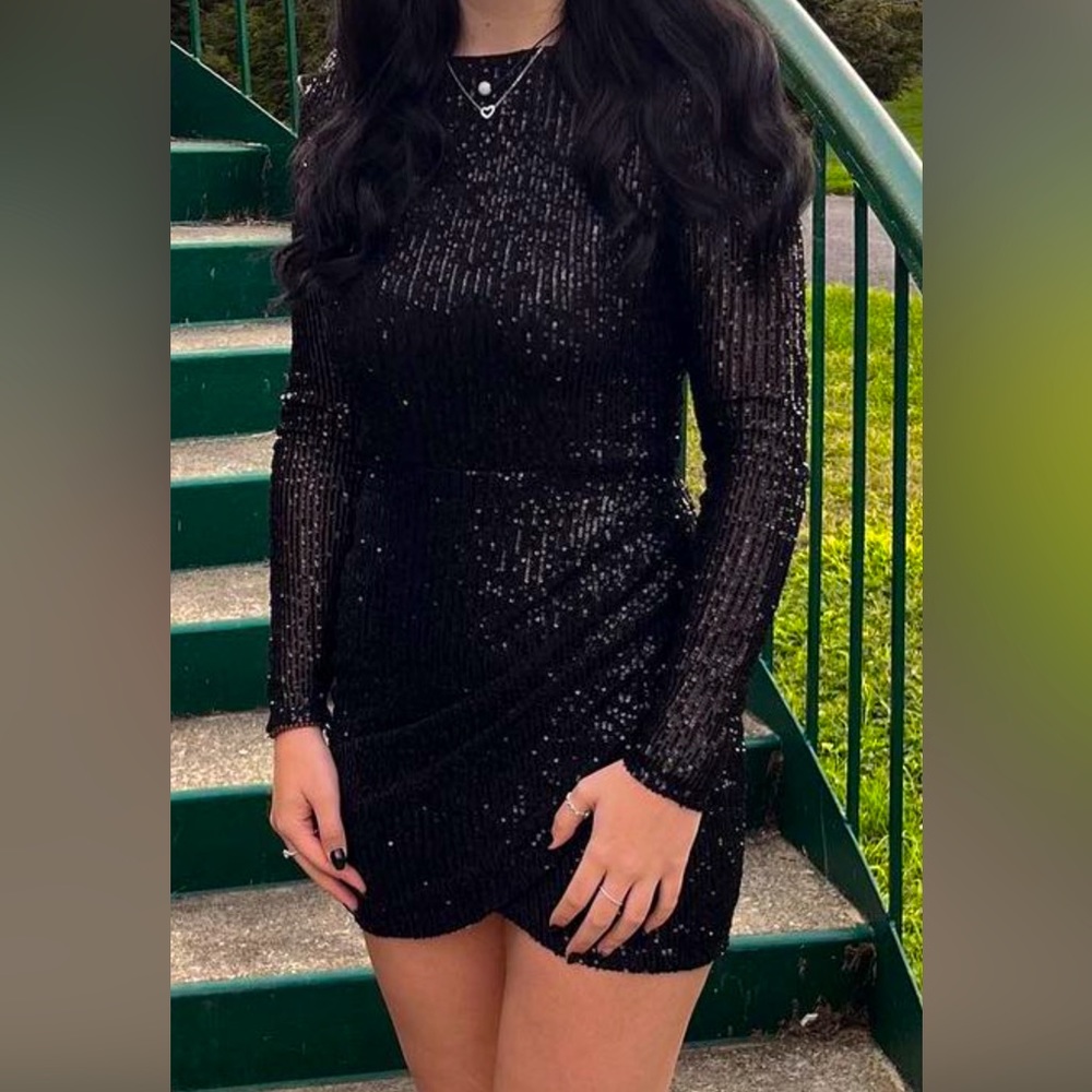 I am selling my homecoming dress! worn less then an hour